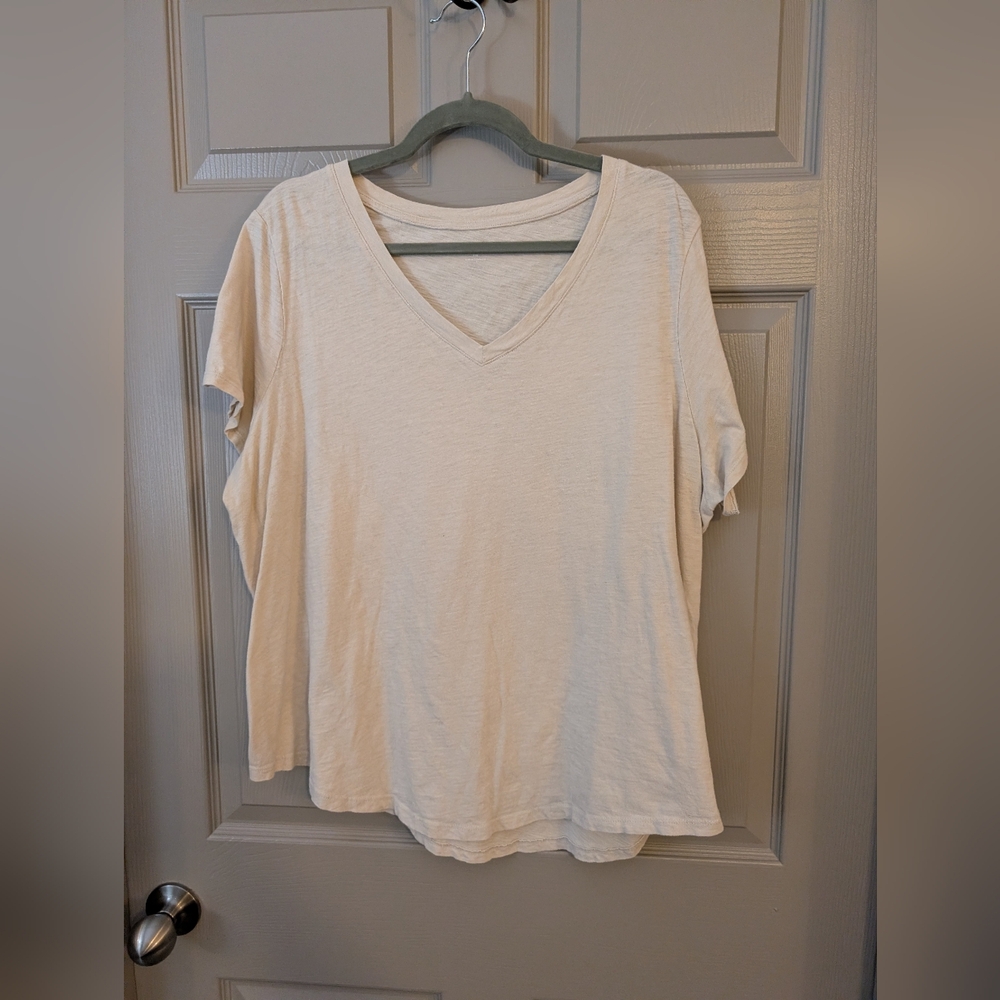 5 for $20 / Old Navy Women's Cream V-Neck Tee